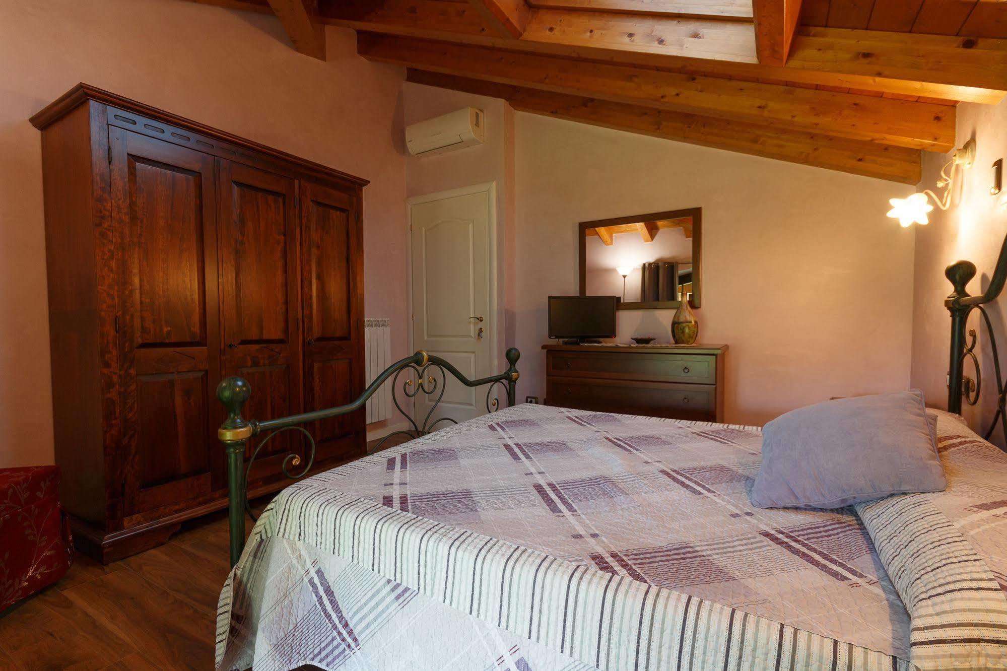 Il Gelsomino Bed & Breakfast Ferno Exterior photo