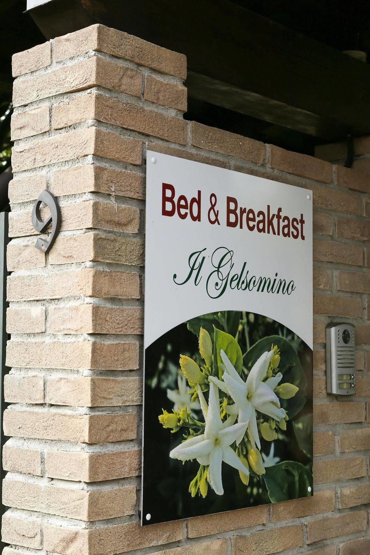 Il Gelsomino Bed & Breakfast Ferno Exterior photo